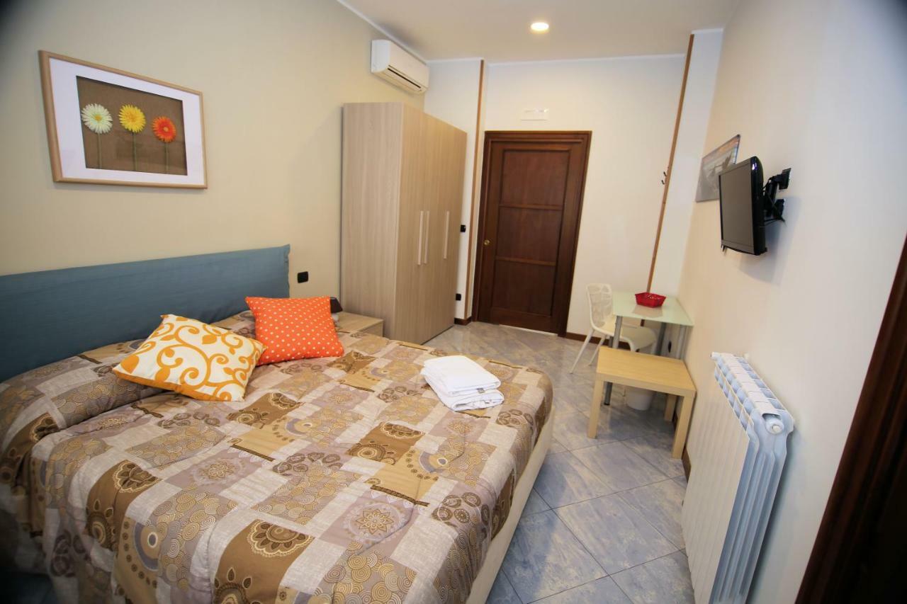 Casa Vittoria Bed & Breakfast Наполи Екстериор снимка